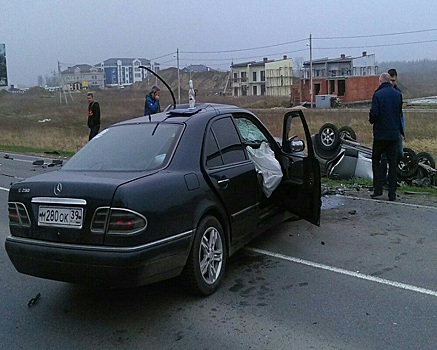 В поселке Холмогоровка две иномарки столкнулись лоб в лоб