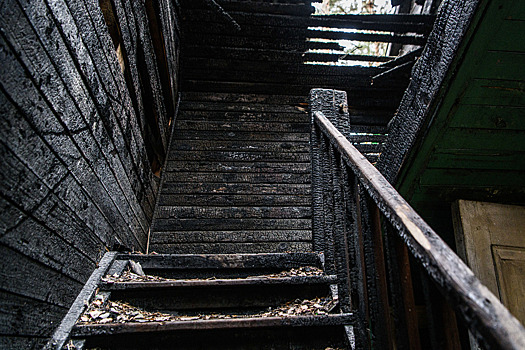 Пожар в частном доме в Подмосковье унес жизни двух человек