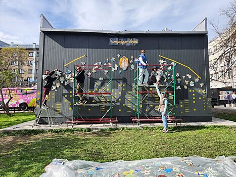 В Первомайском сквере Новосибирска к 9 мая сделали панно «Ангелы Победы»