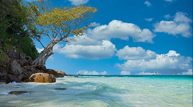 Таиланд решил пускать к себе только состоятельных туристов