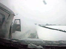 В Свердловской области на видео сняли, как люди разбились в серьезном ДТП с «Газелью»