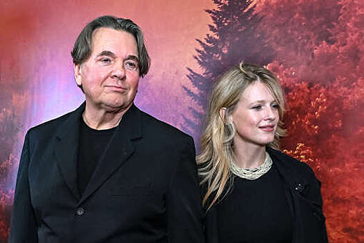 Актриса Софья Эрнст вышла на публику с мужем Константином