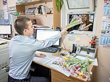 Полицейские Балашихи поздравили женщин-водителей с наступающим 8 Марта