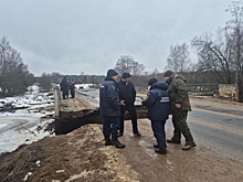 В Новгородской области частично обрушился мост