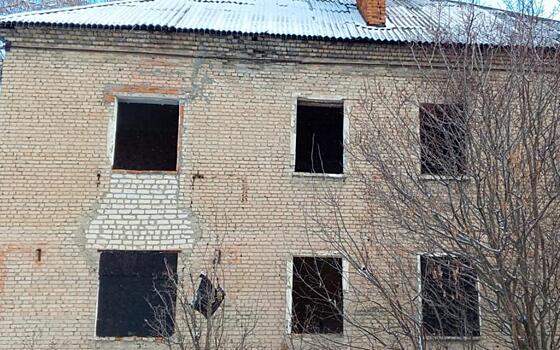 В Кораблине горел расселённый дом с признаками жизни других людей