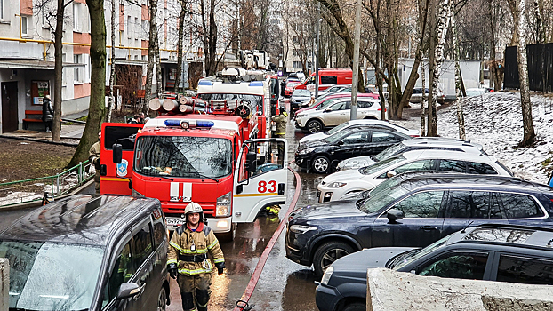 В Мосгордуме разработают законопроект о штрафах за парковку на площадках для пожарной техники во дворах