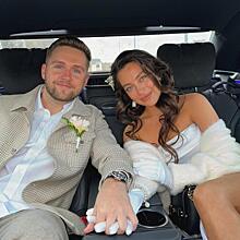 Влад Соколовский поделился первым фото со своей свадьбы, на которую продавал билеты