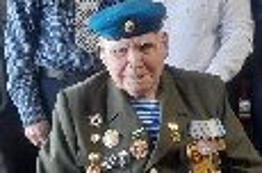 Сотрудники ГУФСИН России по Свердловской области поздравили с Днем защитника Отечества фронтовика и ветерана УИС Семена Григорьевича Благинина