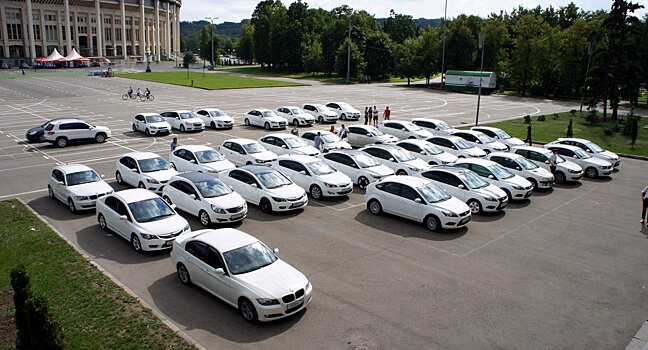 Автомобильные запреты в Туркменистане — черный кузов, тонировка и спорткары