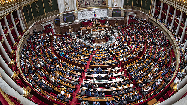 Франция впервые в мире закрепила в конституции право на аборт