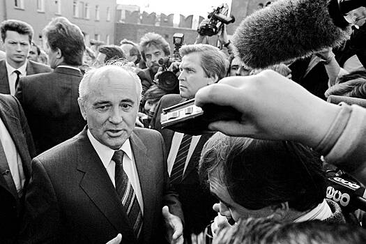 Почему Горбачев никого не слушал и привел страну к развалу