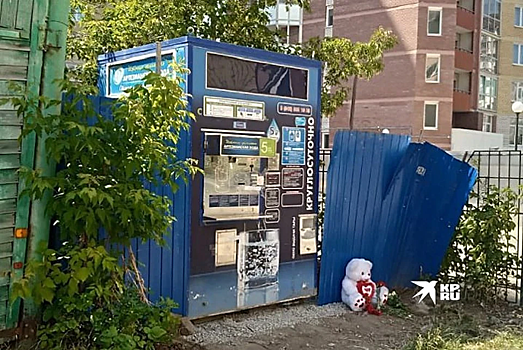 В Екатеринбурге предприниматель обвинил электрика в гибели подростка, который полез за мячом к водомату