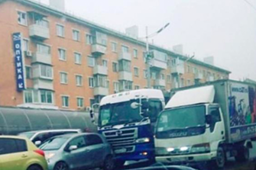 В Самойловке 40-летний водитель на «Ниве» впечатался в дерево