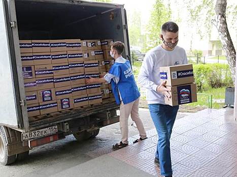 Волонтеры доставляют «чайные наборы» врачам инфекционных больниц
