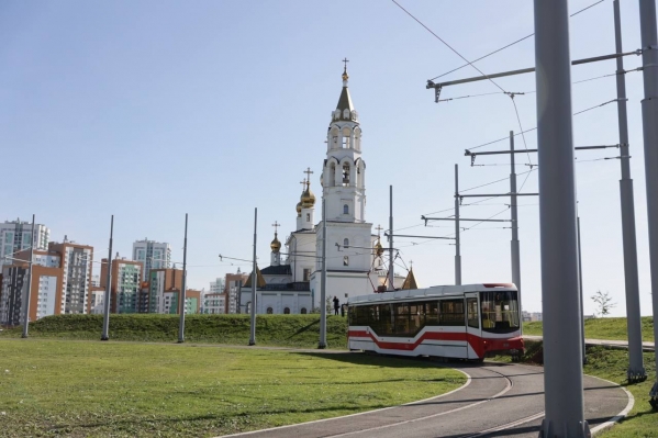 Губернатор Среднего Урала и мэр Екатеринбурга проехались на первом трамвае в Академический