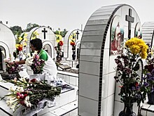 Житель Индонезии вернулся домой через семь часов после своих похорон