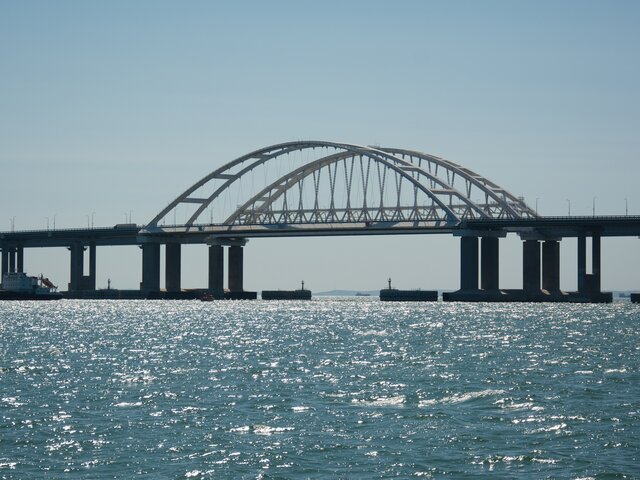 Движение транспорта по Крымскому мосту временно перекрыто