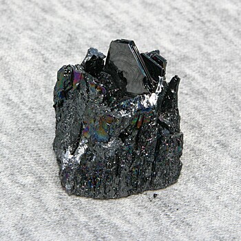 Российские ученые создали сверхпрочный материал из древесного угля