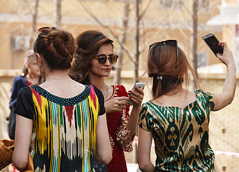 «Не давайте мне советов, где и как жить!» С чем сталкиваются в Москве мигранты и что они об этом думают