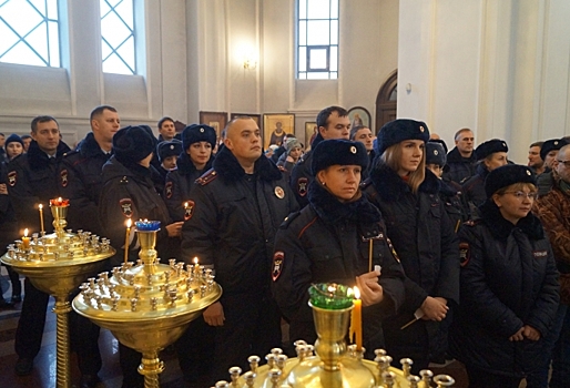 После пятничного флешмоба, из-за которого Омск встал в пробки, сотрудники ГИБДД массово отправились ...