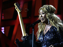 «Перебарщивала»: Анита Цой вспомнила самые яркие выходы на сцену