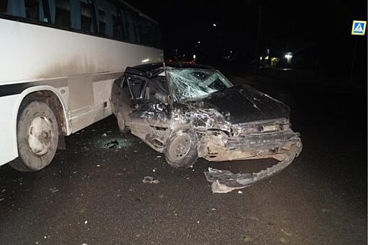 В Орле автобус протаранил «Приору»