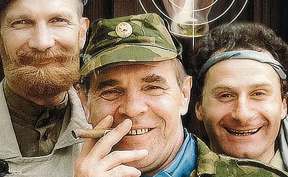 Приглашение выпить: как появился традиционный русский жест