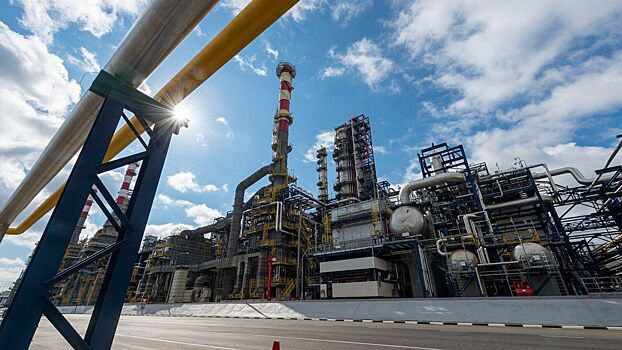 Болгария запретит перерабатывать нефть на заводе «Лукойл» в Бургасе