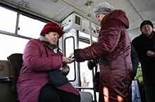 Жители Челябинска пожаловались на кондукторов, отбирающих банковские карты