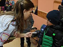 Дорожные полицейские вручили 200 светоотражателей школьникам Вологды