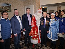 Ветераны Великой Отечественной войны принимают поздравления с наступающим Новым годом