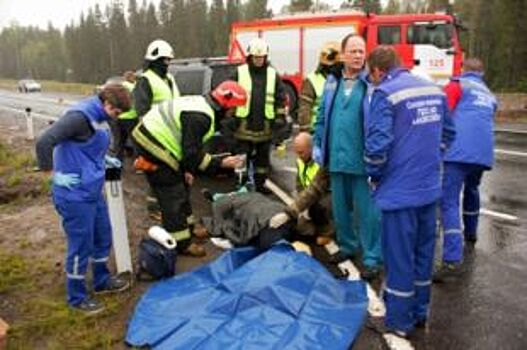 Трое дорожных рабочих госпитализированы после аварии под Архангельском