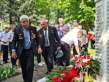 В Выселках возложили цветы к памятнику ликвидаторов ЧАЭС (фоторепортаж)