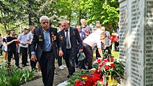 В Выселках возложили цветы к памятнику ликвидаторов ЧАЭС (фоторепортаж)
