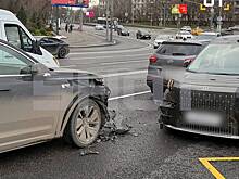 Водитель с красным шариком вылетел на встречку и устроил массовое ДТП в Москве