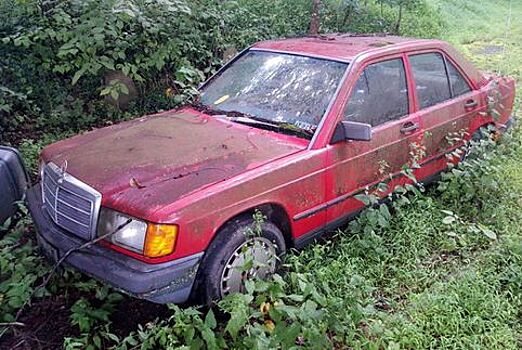 Посмотрите, как 25-летний брошенный «Мерседес» отмывают до музейного блеска