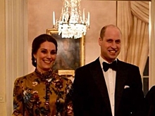 Фото дня: Кейт Миддлтон познакомилась с Алисией Викандер и уступила ей место рядом с принцем Уильямом