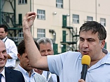 Саакашвили объяснил обострение конфликта в Нагорном Карабахе кознями Кремля