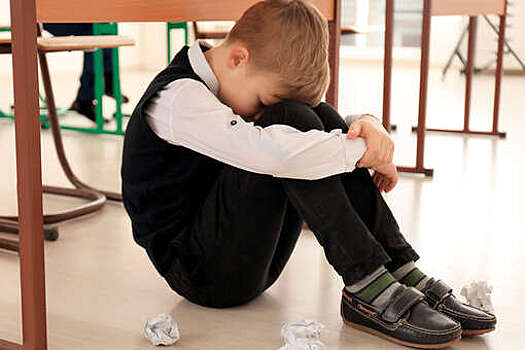 В Петербурге школьники два месяца издевались над младшеклассником из-за долга