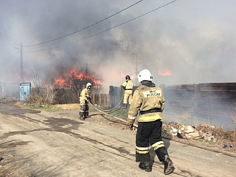 В Оренбургской области загорелись шесть домов