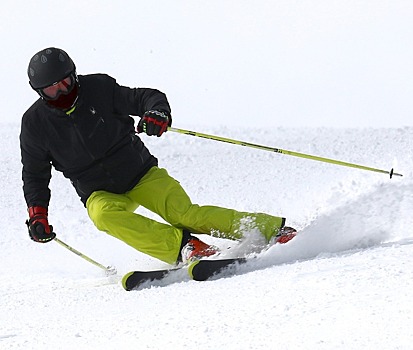 Пенсионеры из Некрасовки увлеклись горными лыжами