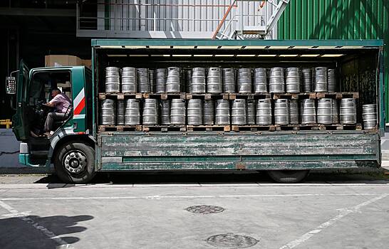 Украинцы пытались бежать через границу в грузовике с пивом