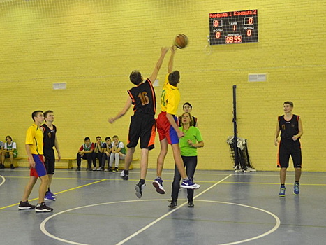 Сборная школа №444 ворвалась в городской этап чемпионата по баскетболу