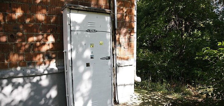 Пять распределительных щитов в центре Ижевска стали «холодильниками с магнитиками»