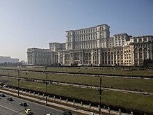 На самом большом здании в Европе решили сэкономить