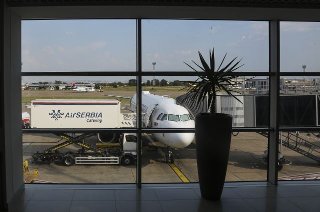 Аэропорт Белграда приостановил работу из-за бури
