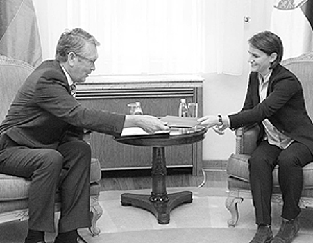 Премьера Сербии намеренно втянули в антироссийскую провокацию