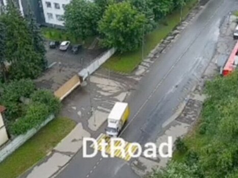 Автомобиль сбил велосипедиста на улице 50 лет Октября в Москве