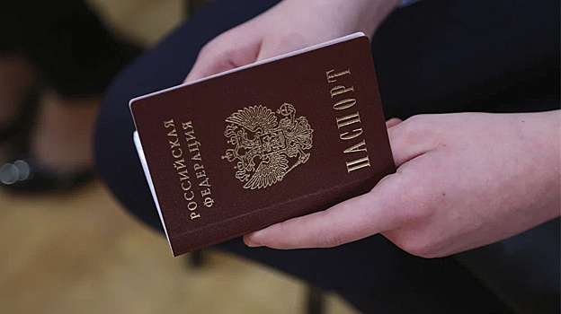В Ноябрьске в торжественной обстановке школьникам вручили их первые паспорта