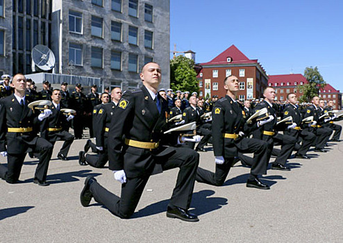 В Калининграде состоялся 17-й выпуск мичманов для ВМФ России